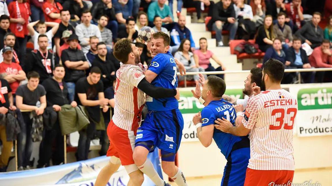 Incidente la handbal, în semifinalele Ligii Naţionale. Jandarmii au intervenit cu gaze lacrimogene la Constanţa