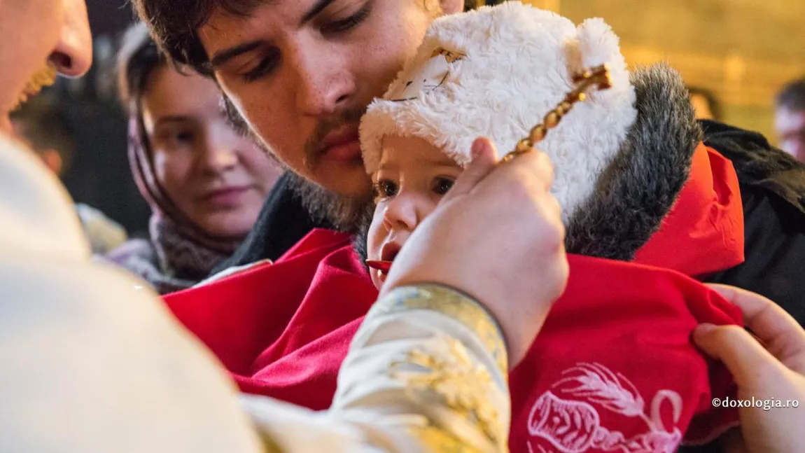 Când şi cum se dă Sfânta Împărtăşanie copiilor mici