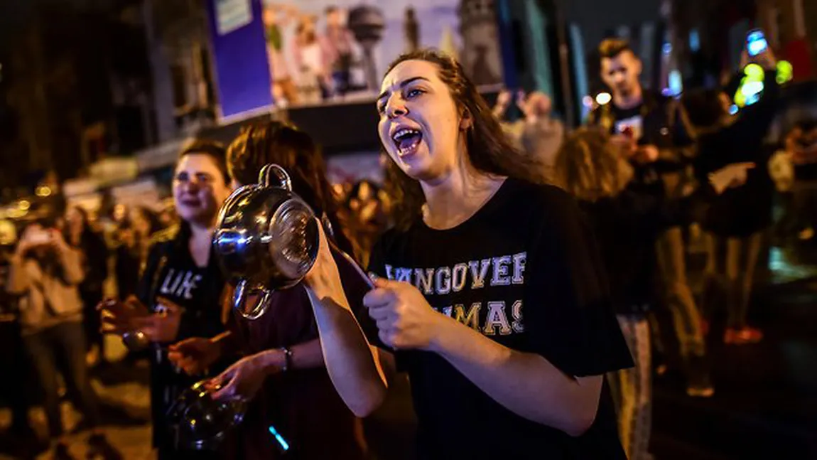 Referendum Turcia. Protest la Istanbul, împotriva lui Erdogan, oamenii au ieşit cu tigăile în stradă VIDEO