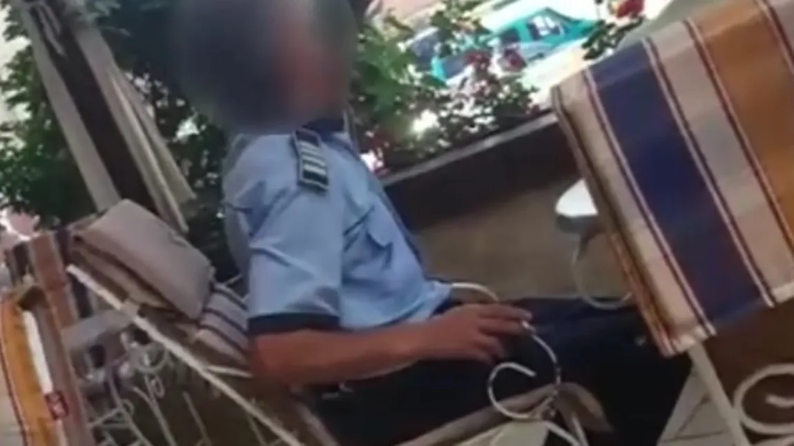 Poliţist filmat la bere în timpul serviciului. Ce a făcut omul legii după ce a consumat alcool VIDEO