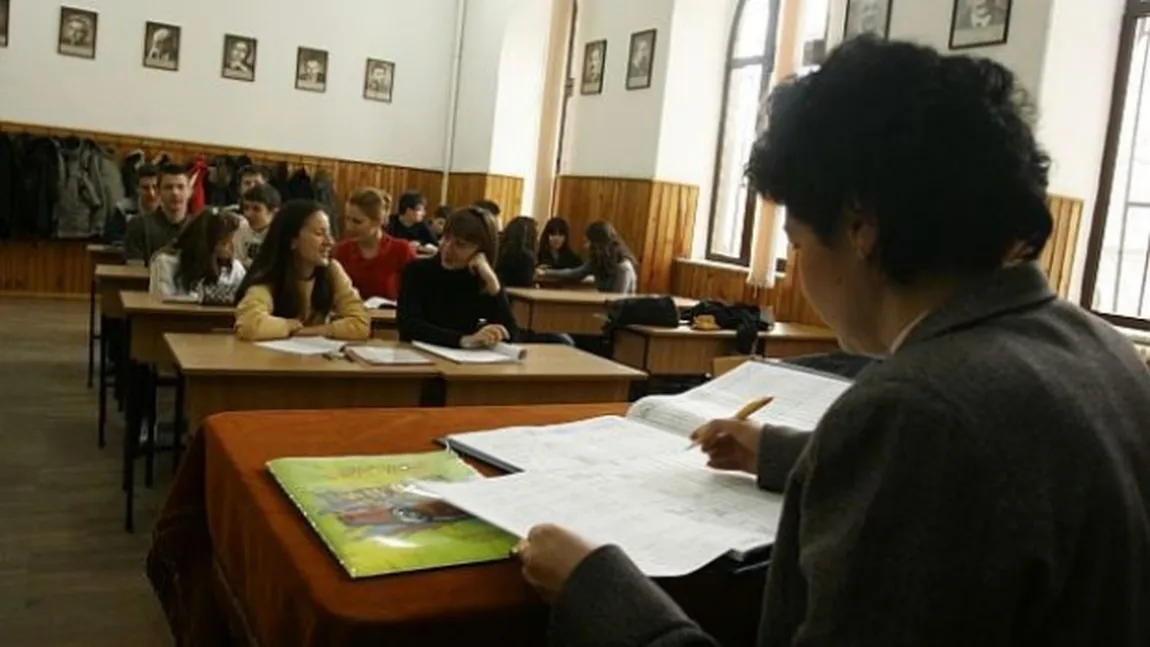 40 de zile concediu de odihnă pentru profesori, trei sesiuni pentru studenţi