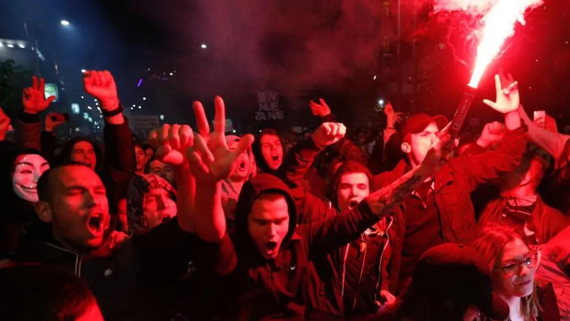Alegeri prezidenţiale în Serbia: Proteste masive în Belgrad după victoria lui Aleksandar Vucici