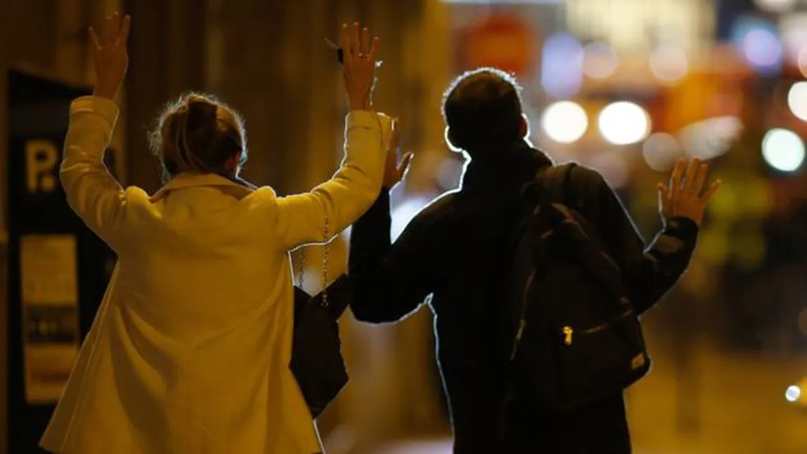 Şoc şi groază în Paris. Oamenii au auzit împuşcături. Momentul atacului, surprins de un cameraman VIDEO