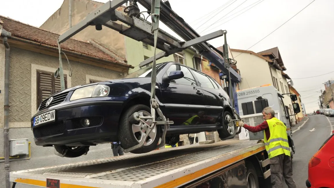Se ridică din nou maşinile parcate neregulamentar la Sibiu. Cât costă recuperarea autoturismului