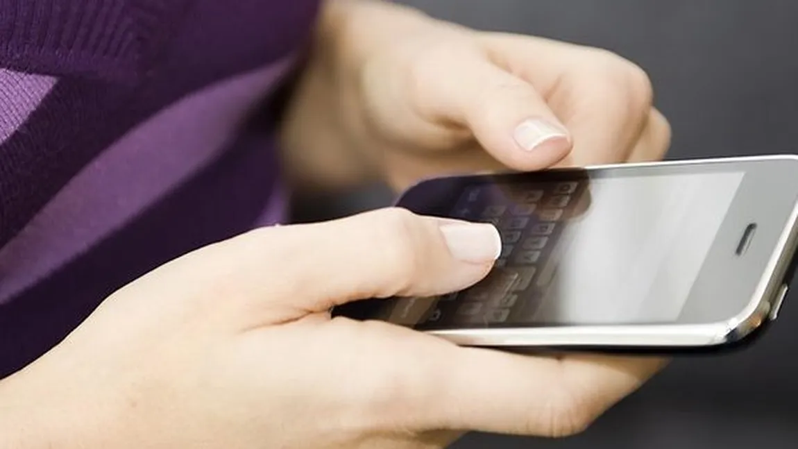 POVESTE ADEVĂRATĂ. O femeie a crezut că i-a trimis un mesaj amantului. La cine a ajuns SMS-ul FOTO