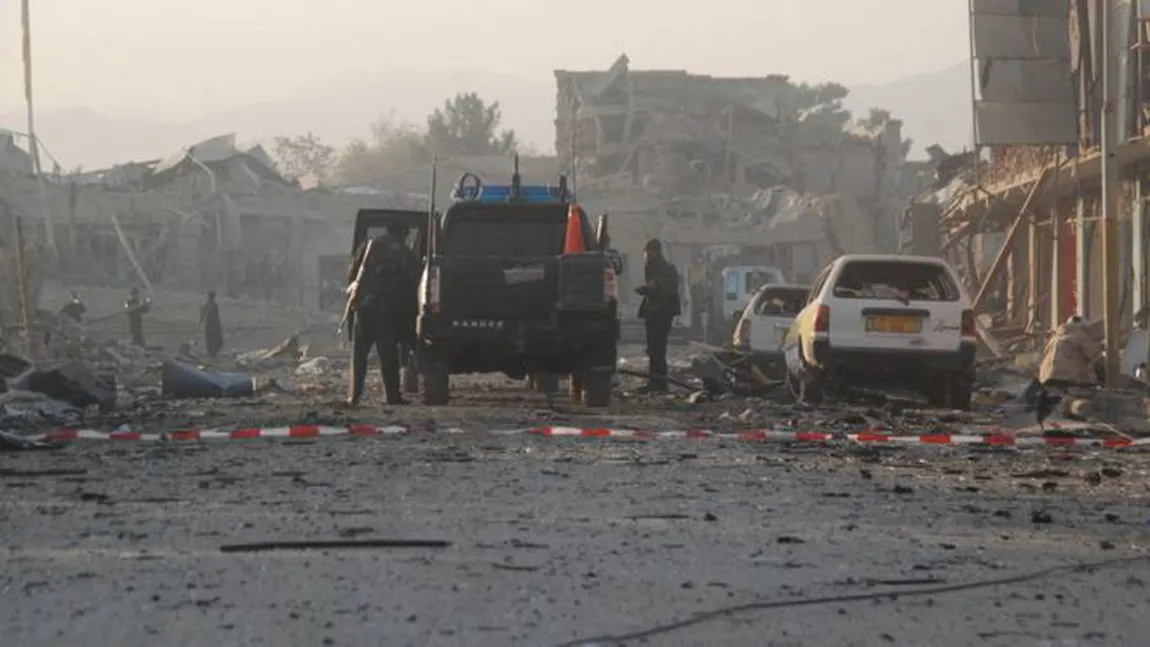 Baie de sânge la o bază militară din Afganistan. Atac cu rachetă soldat cu cel puţin 50 de morţi