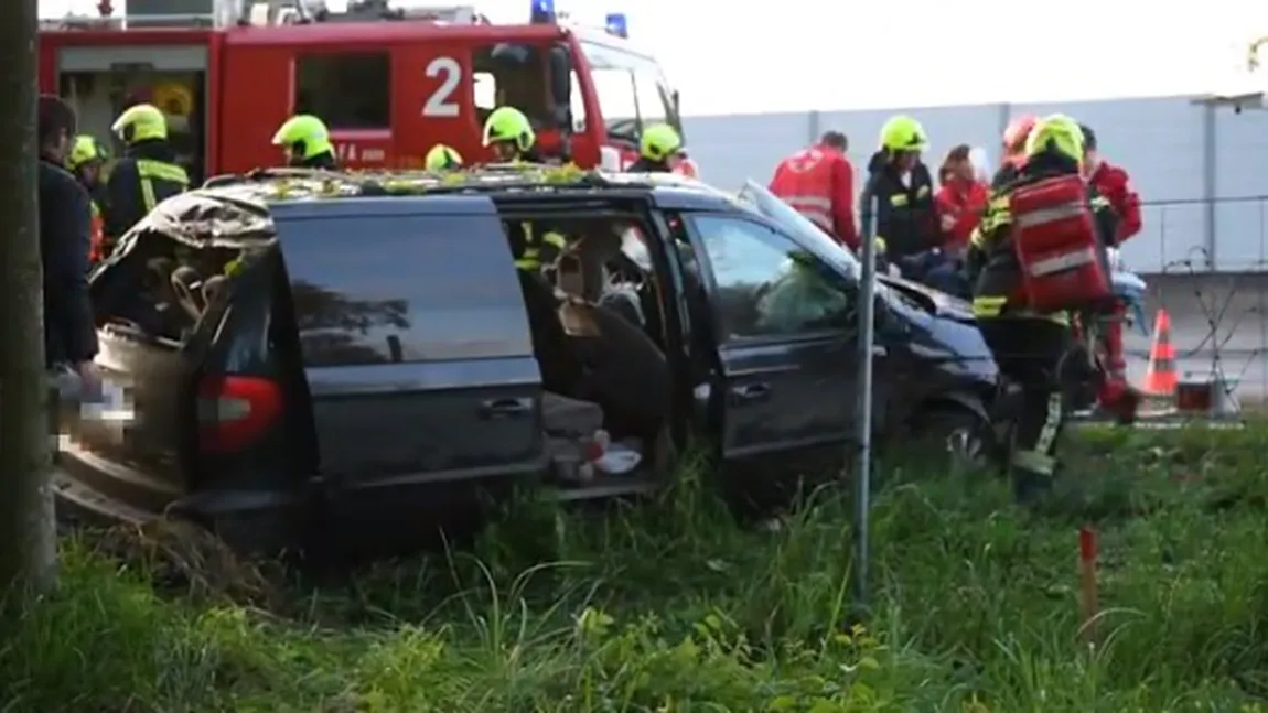 Trei români, răniţi într-un accident pe o autostradă din Austria VIDEO