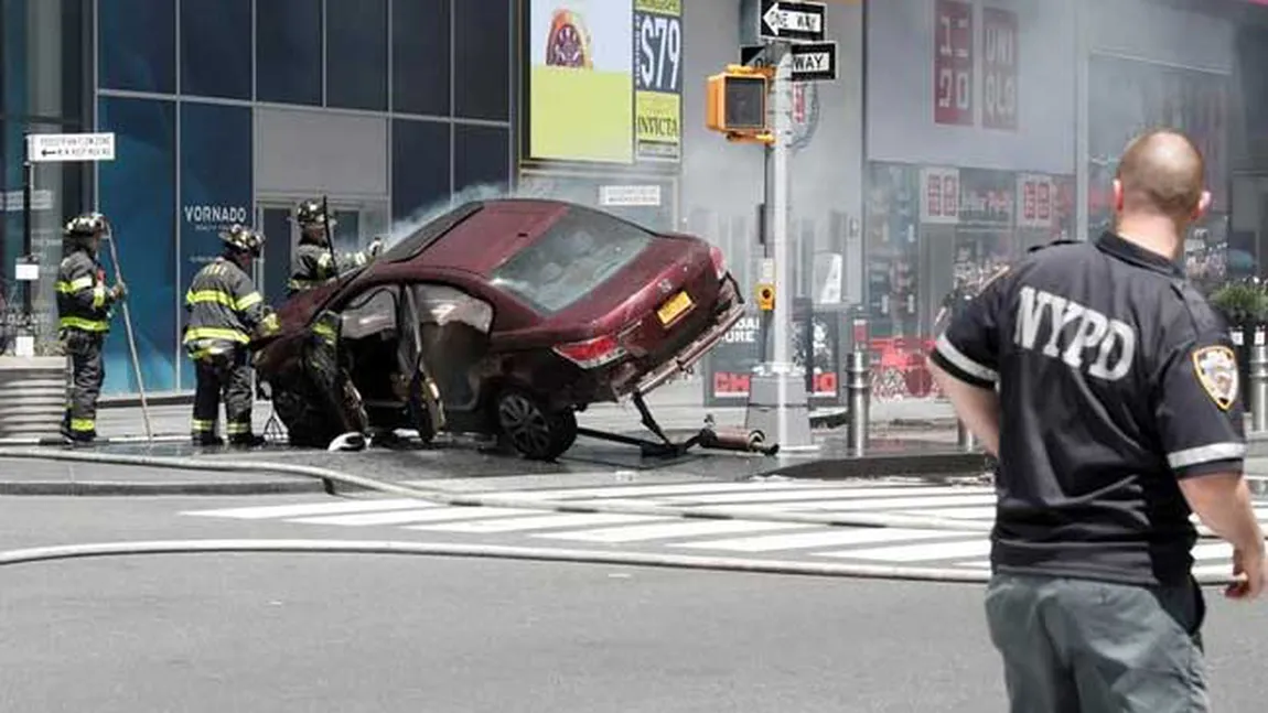 Şoferul care a intrat cu maşina în Times Square a fost inculpat pentru tentativă de crimă şi omucidere