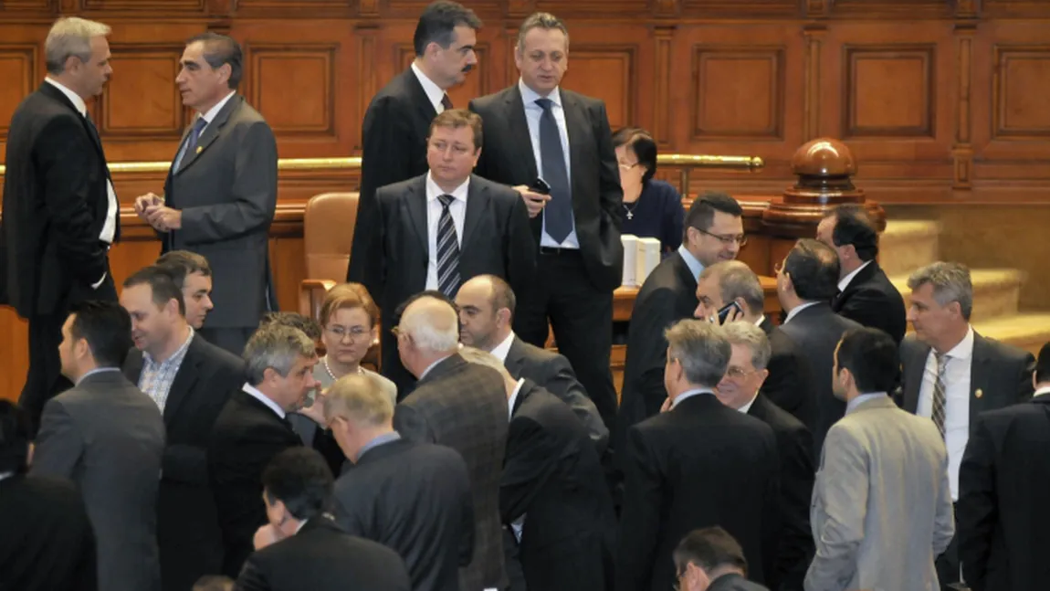 Schimbarea Regulamentului Camerei Deputaţilor şi Senatului naşte controverse între partide. PNL anunţă ca va ataca la CCR modificările