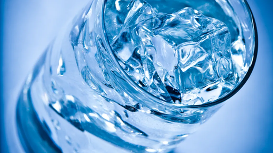 Apa ca medicament: De ce e important să bei apă pe stomacul gol