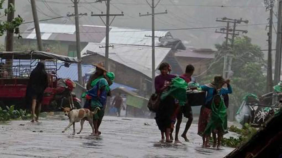 Ciclonul Mora devastează Bangladeshul: Peste 450.000 de persoane au fost evacuate. Doi morţi GALERIE FOTO