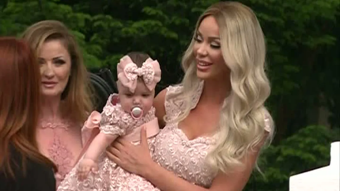 Botezuri de lux în Capitală. Bianca Drăguşanu, Andreea Bănică şi Andrei Tinu şi-au botezat copiii VIDEO