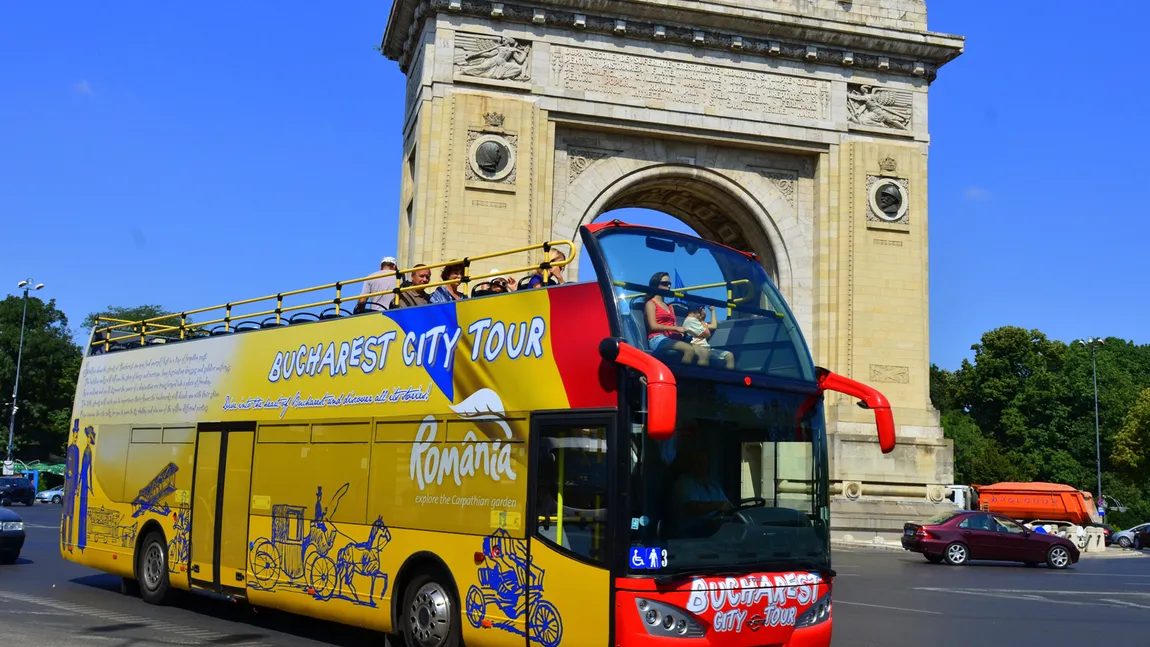 Autobuzele supraetajate revin de luni pe traseul Bucharest City Tour, între Piaţa Presei şi Piaţa Unirii