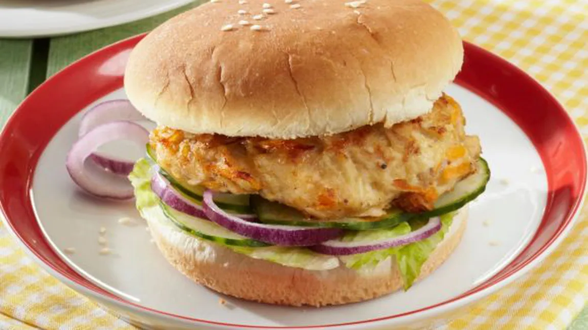 REŢETA ZILEI: Burger de vită