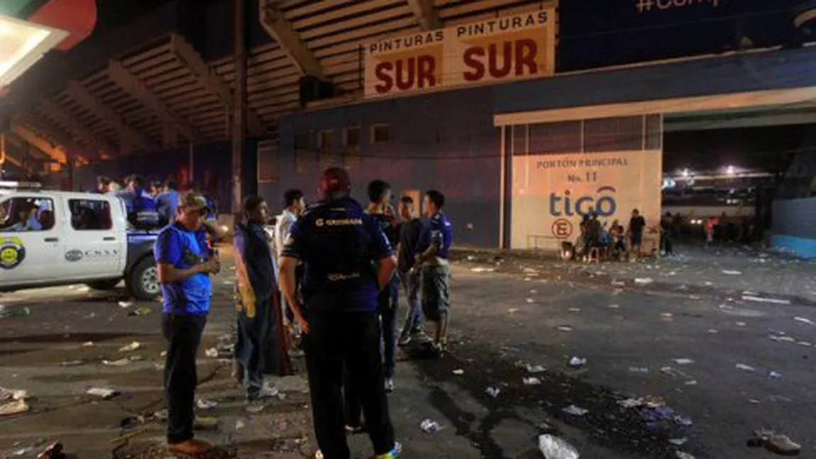 Neglijenţă tragică. Cinci morţi pe stadion la finala Cupei, zeci de spectatori au fost răniţi VIDEO