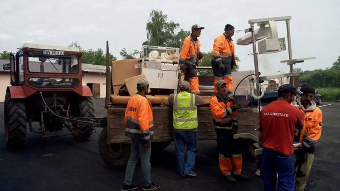 Incubatoare pentru bebeluşi mutate cu tractorul de la Salubritate. Directorul spitalului: 