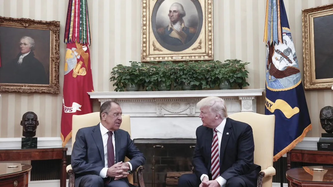 Trump este suspectat că i-ar fi dezvăluit informaţii clasificate lui Lavrov. Casa Albă neagă