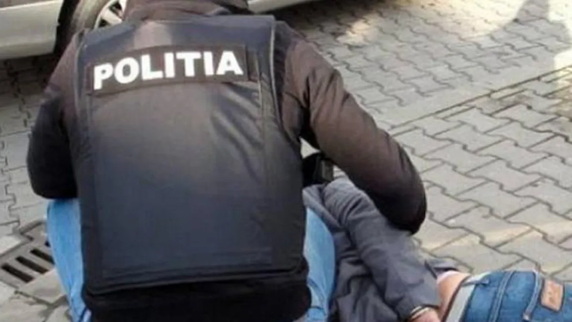 Mascaţii au greşit din nou adresa infractorului. Un om nevinovat a fost pus la pământ, sub privirile îngrozite ale familiei