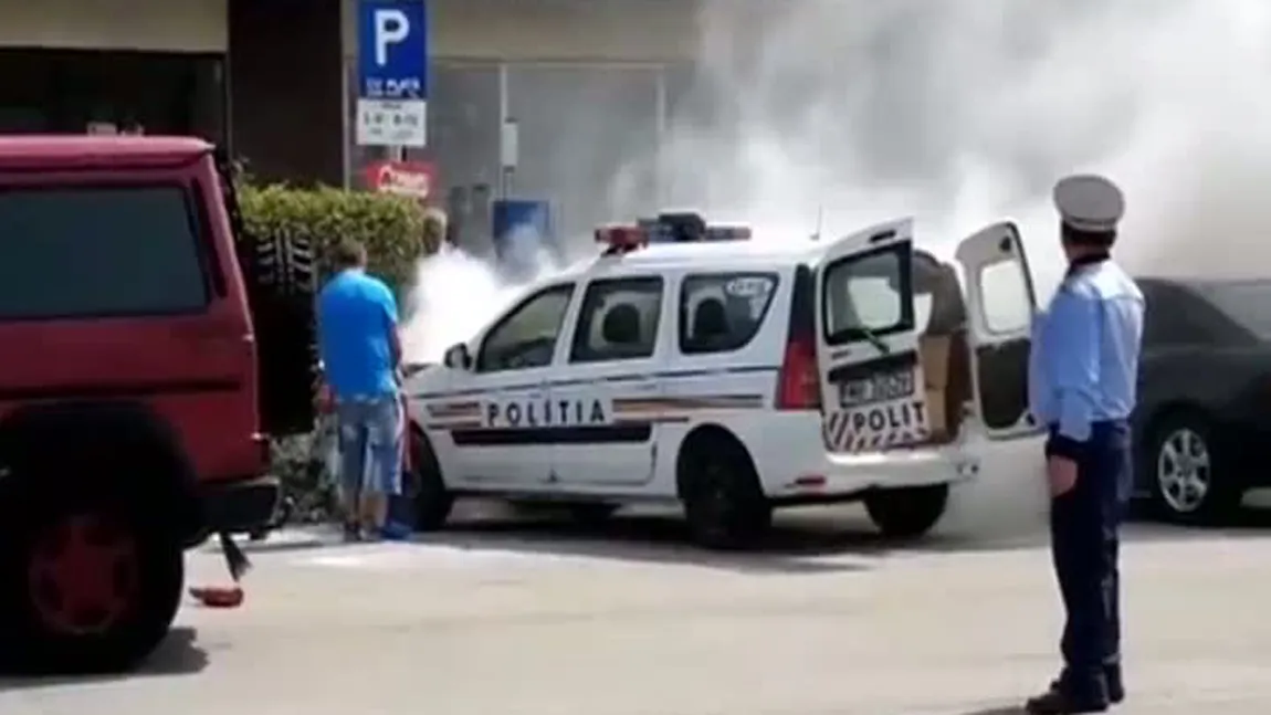 O maşină a poliţiei din judeţul Cluj a fost cuprinsă de flăcări