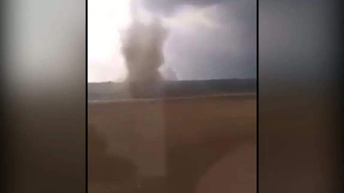 Tornadă filmată în apropierea României. Imagini spectaculoase