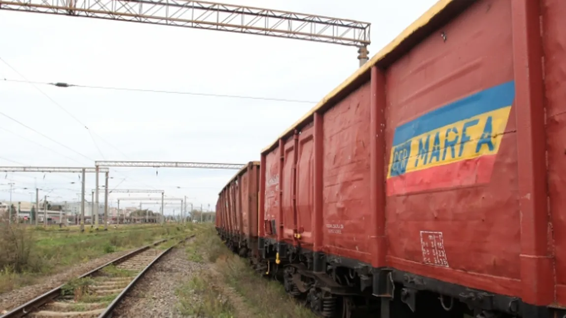 Două vagoane ale unui tren al CFR Marfă s-au desprins din mers. Circulaţia trenurilor de călători nu e afectată