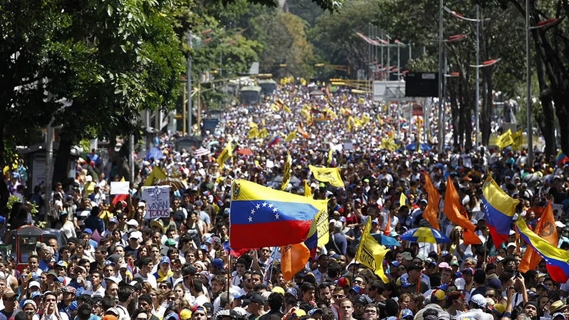 Protest uriaş în Venezuela: Peste 200.000 de manifestanţi îi cer demisia preşedintelui Nicolas Maduro