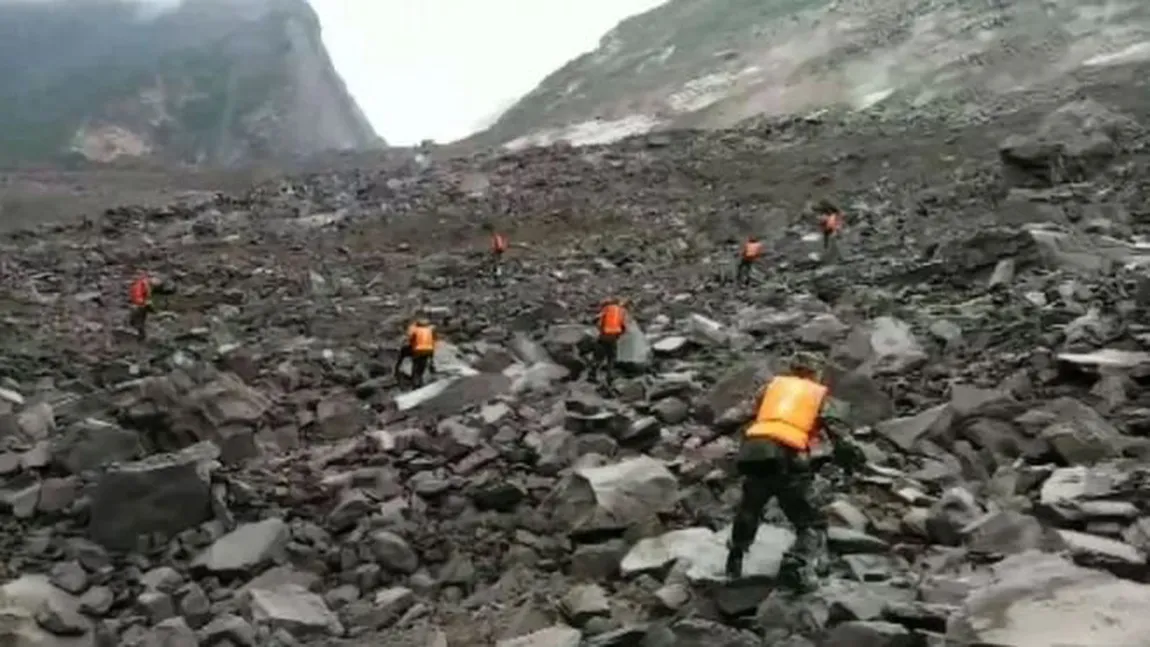 Dezastru natural în China. Cel puţin 5 morţi şi peste 120 de persoane dispărute, după o alunecare de teren UPDATE