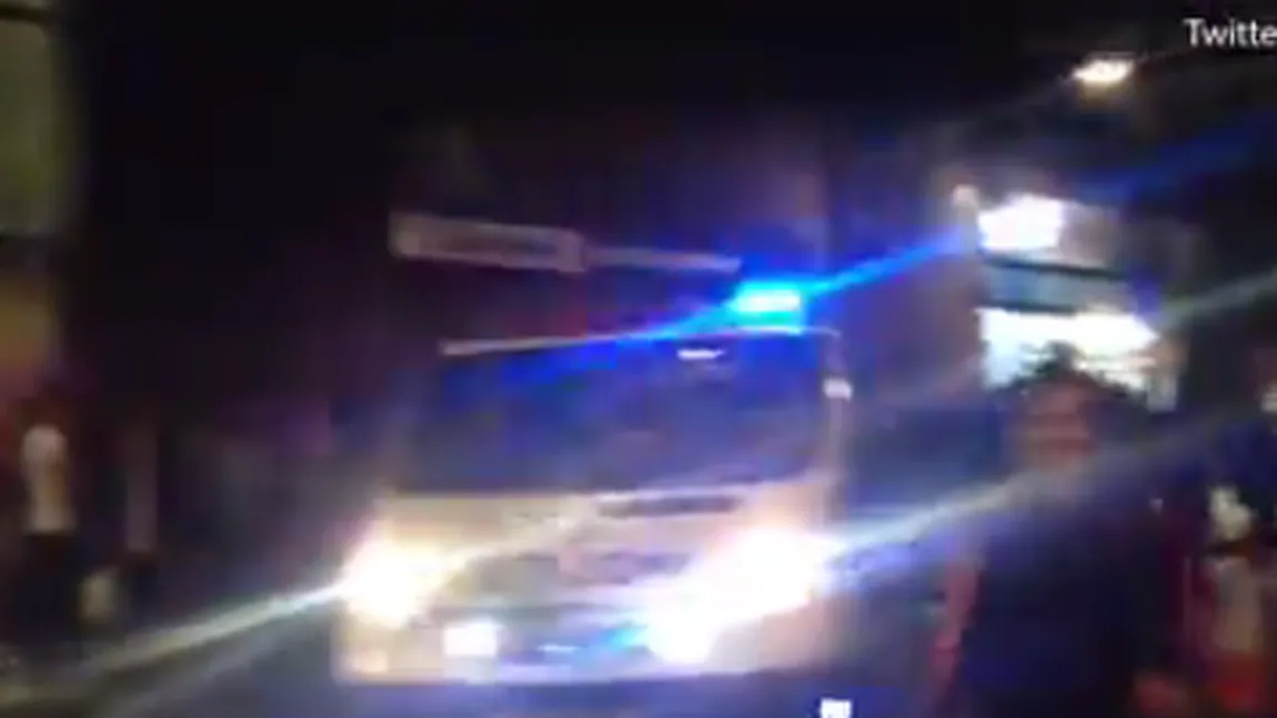 Un taximetrist a încercat să oprească TERORIŞTII din Londra, înarmaţi cu mai multe cuţite, după ce au intrat cu o duba în oameni VIDEO