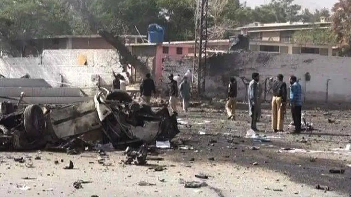 Atentat sinucigaş în Pakistan, cel puţin 11 persoane au murit. Printre victime sunt şi poliţişti