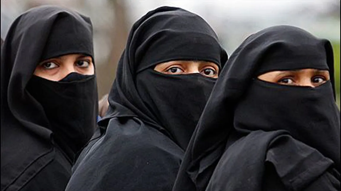 Austria interzice purtarea vălului islamic în spaţii publice
