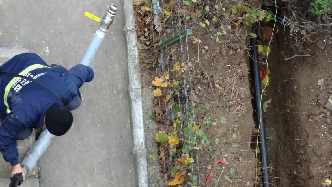 Branşament de gaz rupt în urma unei tamponări. Mai multe echipaje intervin în zonă