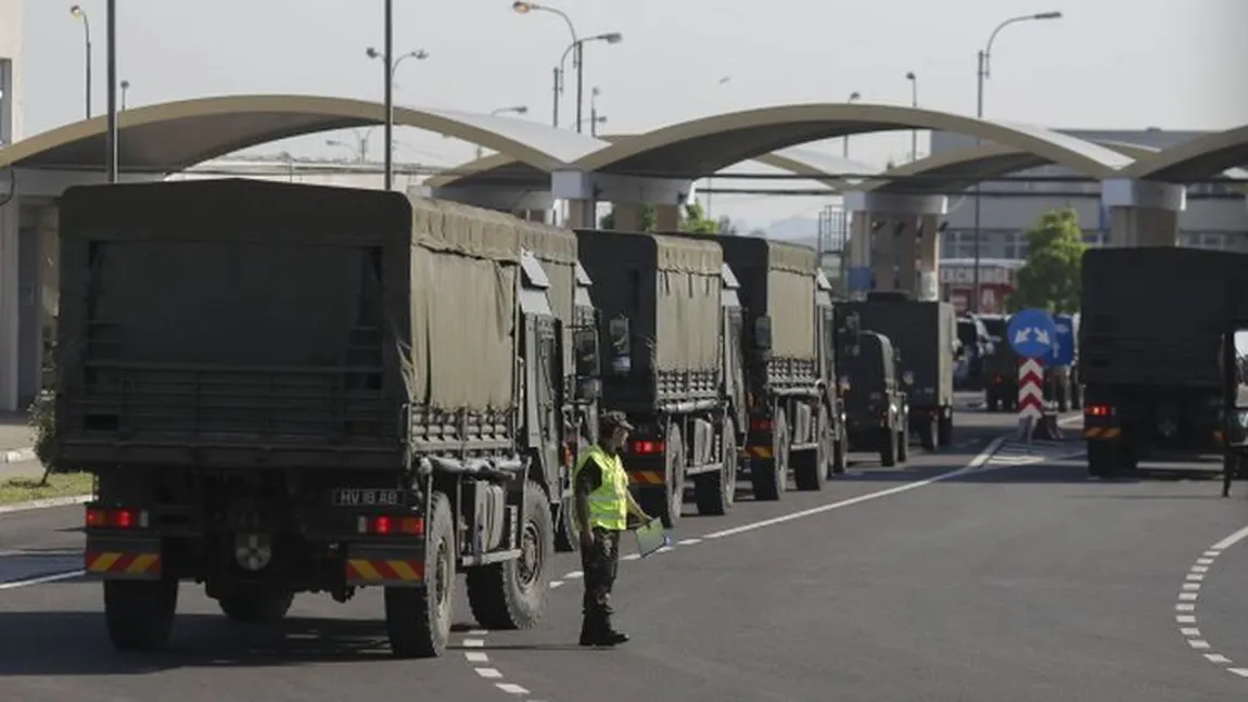 Convoi NATO, BLOCAT pe Valea Oltului după o defecţiune la un camion
