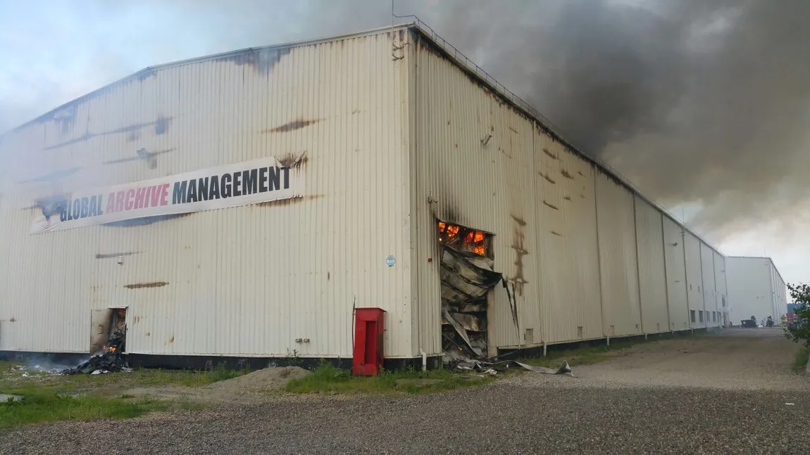 Incendiul declanşat la un depozit cu arhive din Ilfov, declarat stins după zece zile de la izbucnire