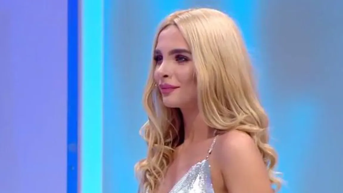 BRAVO AI STIL. O concurentă a venit fără chiloţi pe ea. I s-a rupt şi rochia în direct FOTO