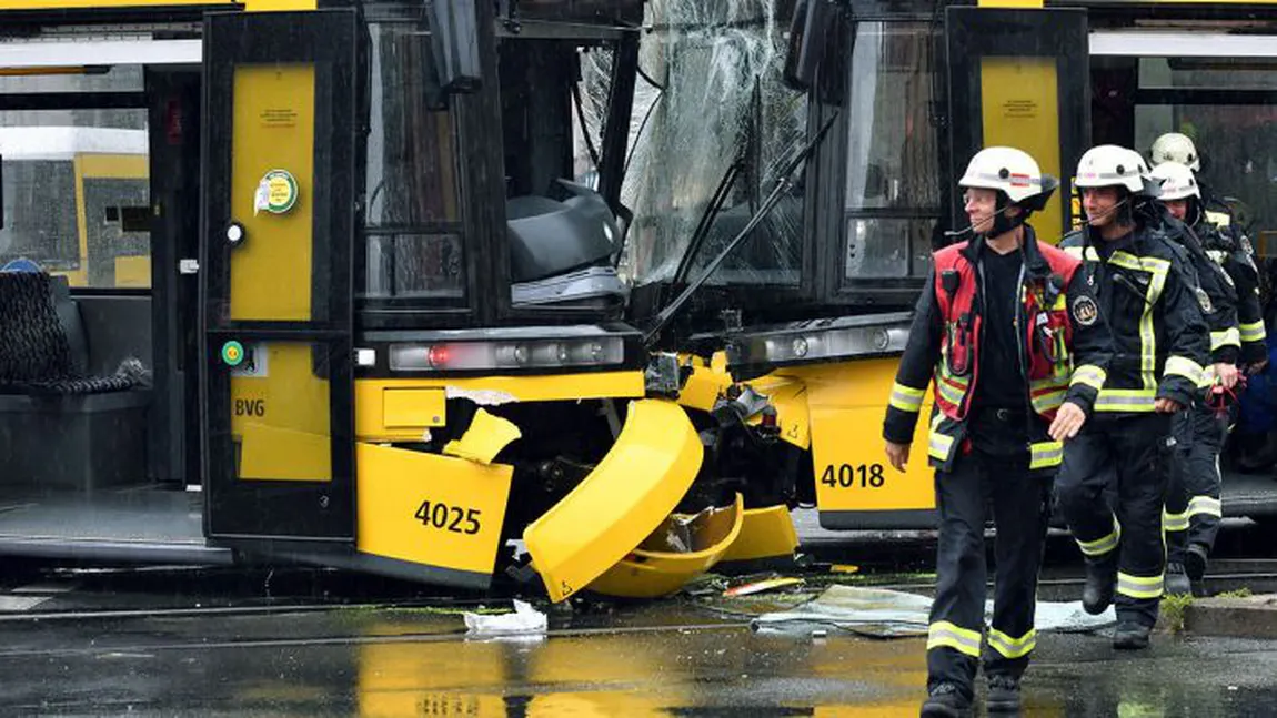 Zeci de răniţi după o coliziune între două tramvaie, în centrul Berlinului