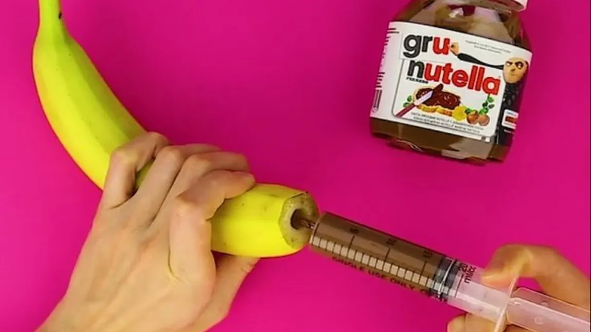 A pus crema de ciocolată într-o seringă, apoi a injectat-o într-o banană! Vei încerca şi tu asta!