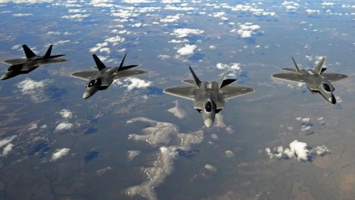 Avioane de vânătoare chineze s-au apropiat periculos de o aeronavă americană, deasupra Mării Chinei de Est