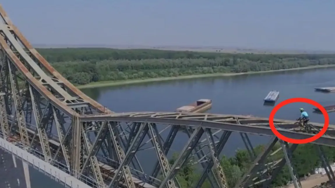 Cascador italian, oprit de poliţiştii români pe Podul de la Cernavodă VIDEO