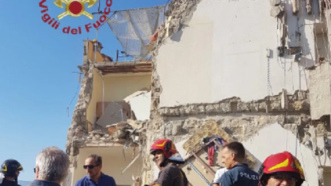 O clădire de patru etaje, prăbuşită în Napoli: 70 de persoane ar locui în imobil