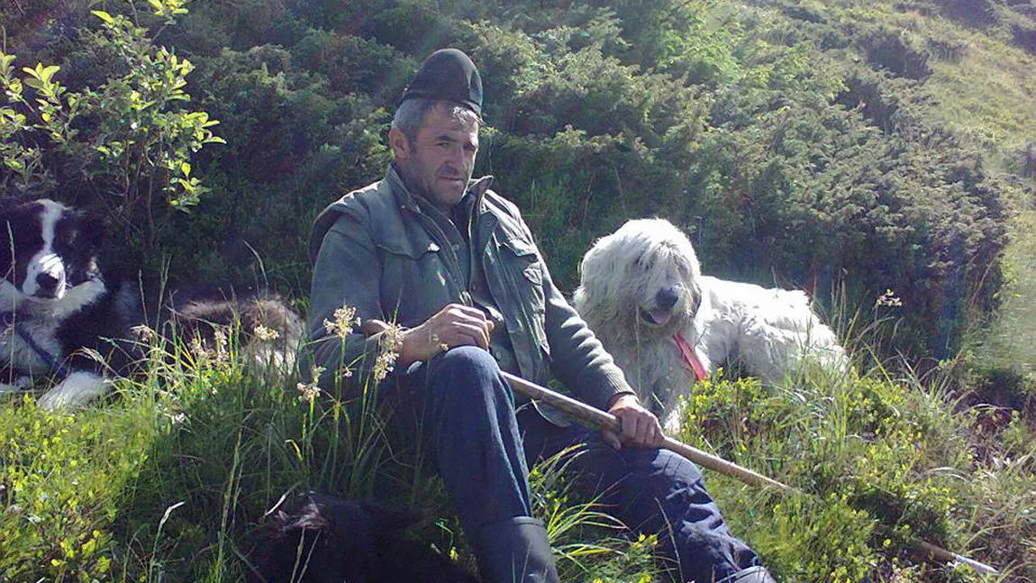 Cine este Filimon Vreja, ciobanul care s-a pozat pe Facebook cu preşedintele Klaus Iohannis GALERIE FOTO