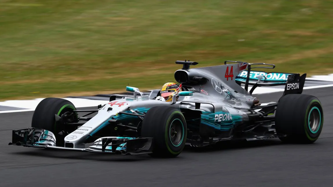 MARELE PREMIU DE FORMULA 1 AL MARII BRITANII. Lewis Hamilton a spulberat concurenţa, va pleca din pole-position