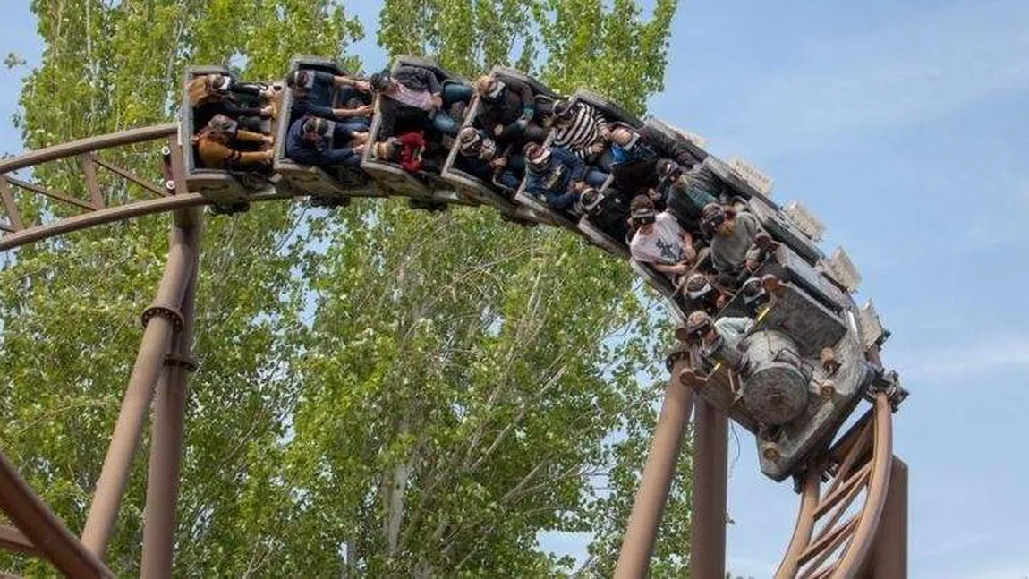 Două trenuri s-au ciocnit pe un montagne russe, la Madrid. Sunt zeci de răniţi