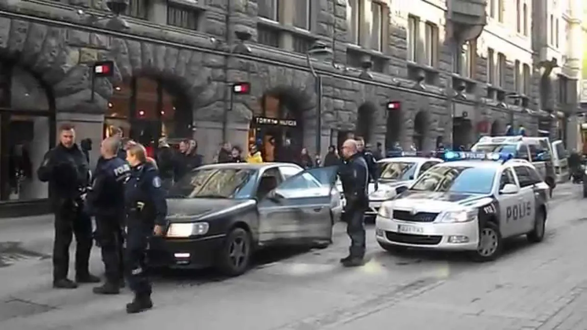 Momente de groază în Helsinki, Un bărbat a intrat cu maşina în mulţime