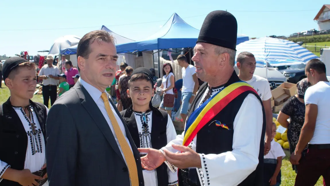 Ludovic Orban a cântat din fluier la cel mai mare festival al oierilor din judeţul Sibiu