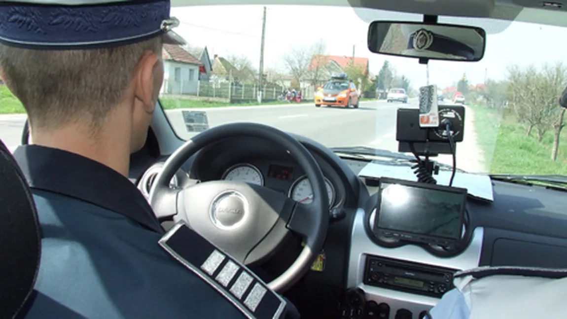 Un tânăr a fost prins conducând cu 125 de kilometri la oră într-o localitate din judeţul Iaşi. Poliţiştii au stabilit că era băut