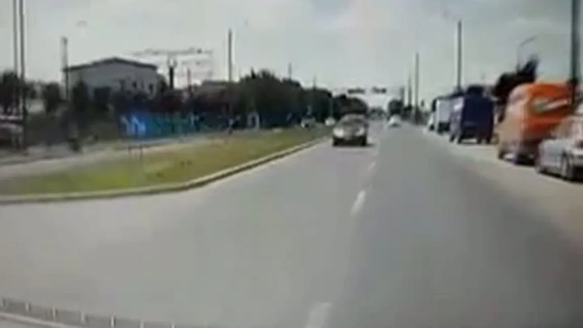 Şofer filmat în timp ce circula pe contrasens VIDEO