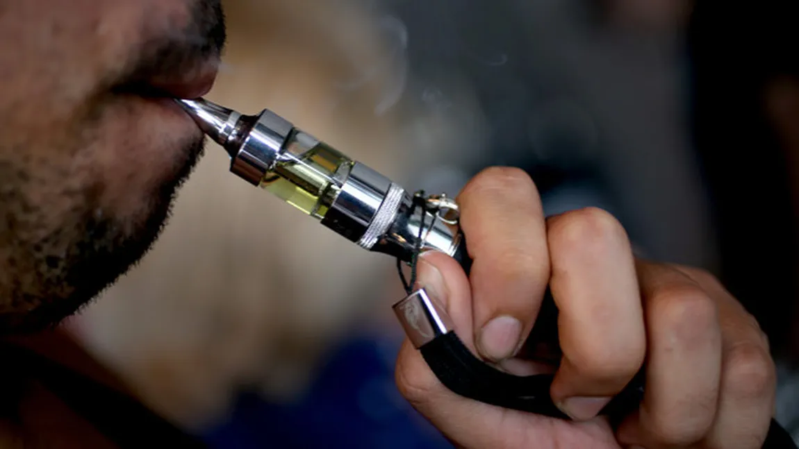 Specialiştii avertizează: consumul ţigărilor electronice a crescut în rândul tinerilor