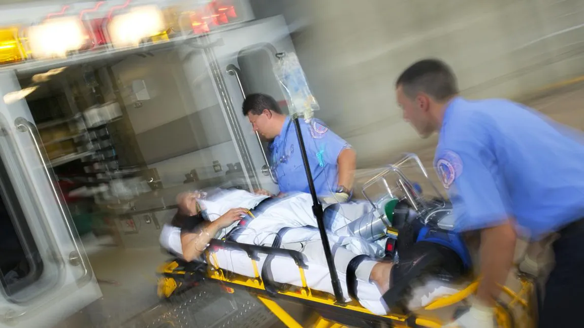 Sute de persoane au ajuns la spital după o scurgere de clor gazos în Iran