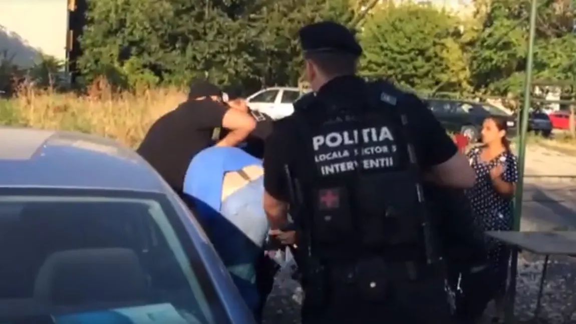 Scandal în sectorul 5 al Capitalei! Un comerciant ale cărui tarabe funcţionau ilegal s-a luat la bătaie cu Poliţia VIDEO
