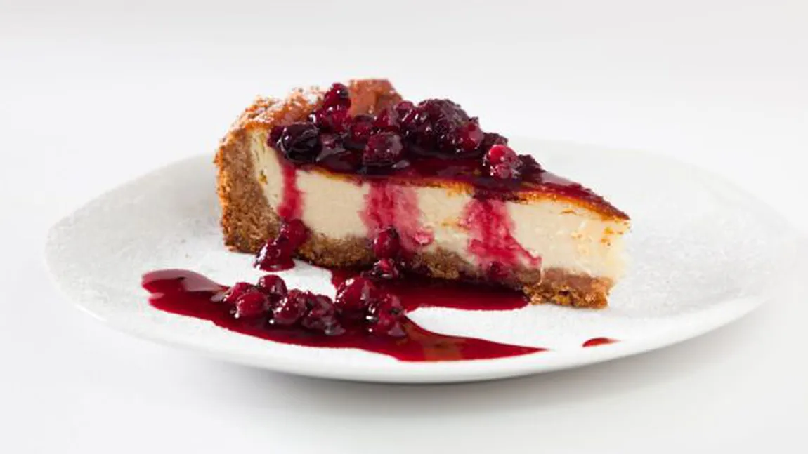 REŢETA ZILEI: Cheesecake cu fructe de pădure proaspete